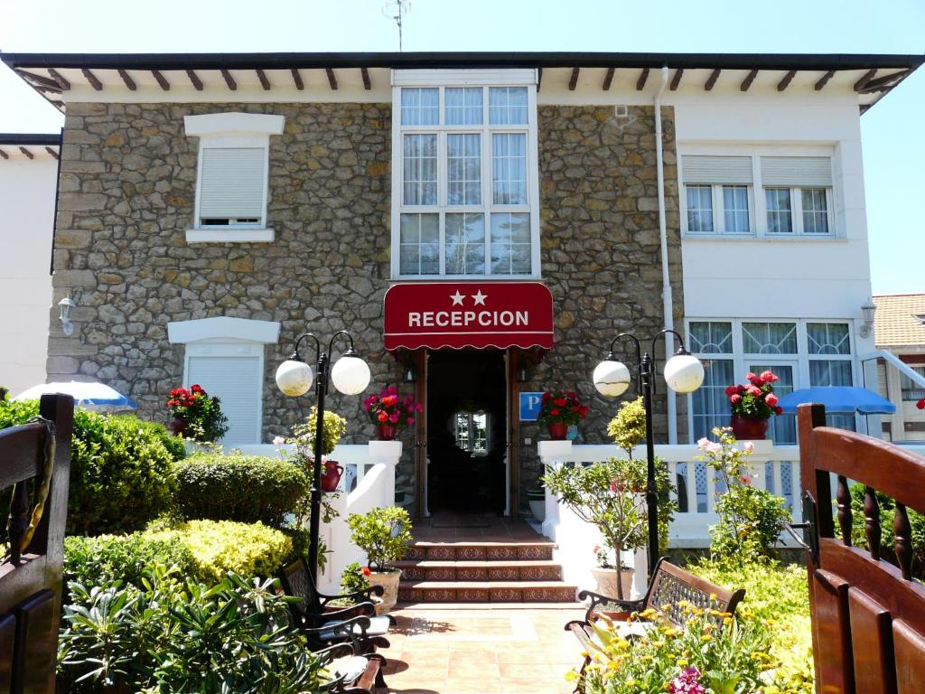 The facade or entrance of Hospedaje Roiz