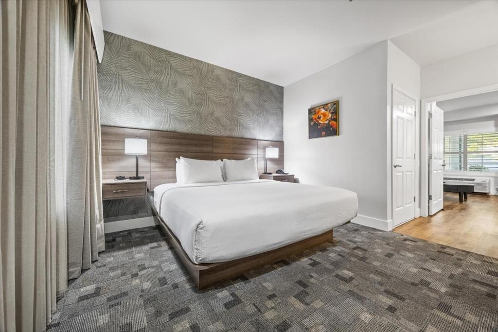 University Park Inn & Suites, an Ascend Collection Hotel photo