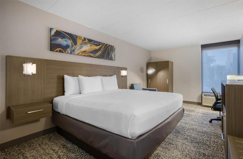SureStay Plus Hotel by Best Western Chicago Lombard photo