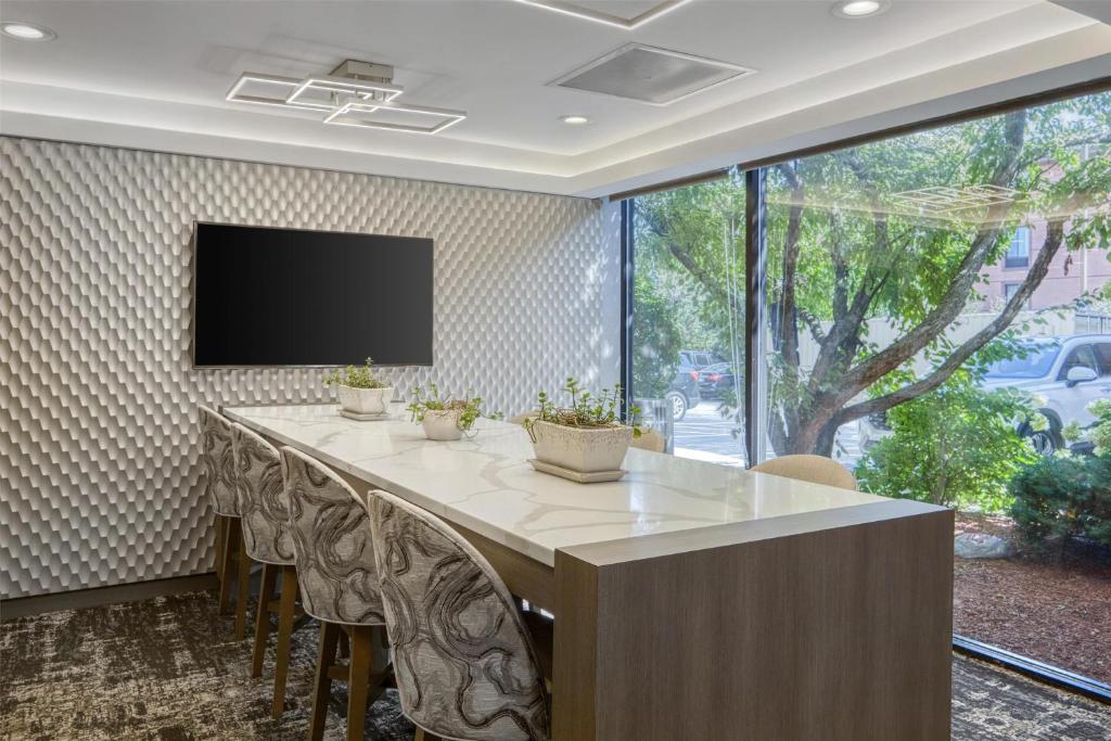 SureStay Plus Hotel by Best Western Chicago Lombard photo