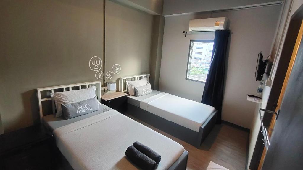 
Twin Room with City View
