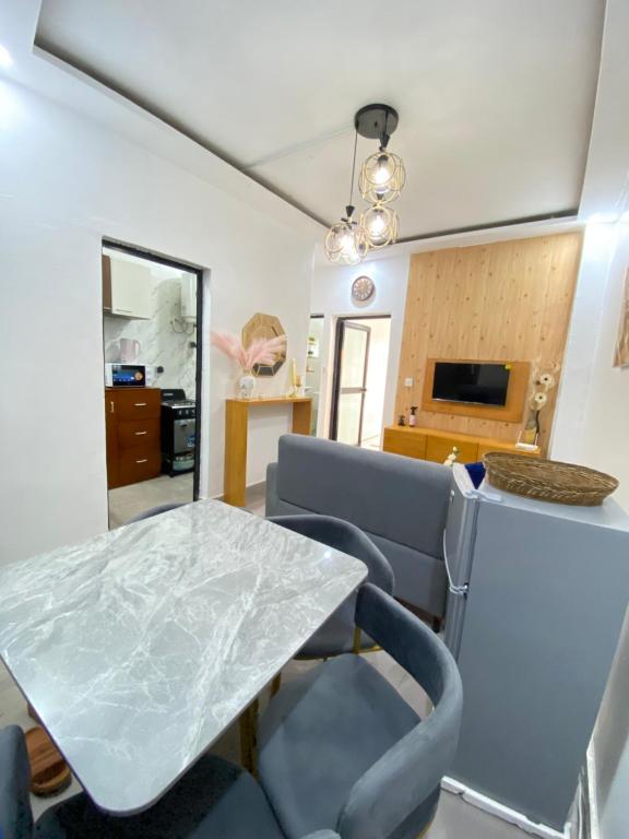 Η κουζίνα ή μικρή κουζίνα στο Home Garden