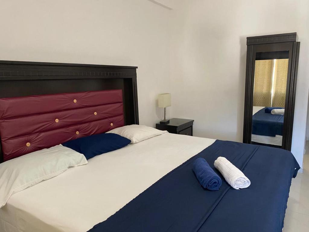 Una cama o camas en una habitación de Sierra 2
