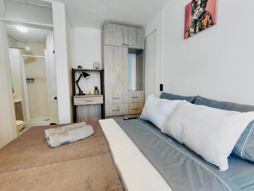 Postel nebo postele na pokoji v ubytování Estudio cable plaza confort y ubicación ideal