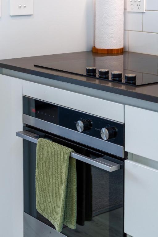 Central Christchurch Apartment with Parking - Resim 22