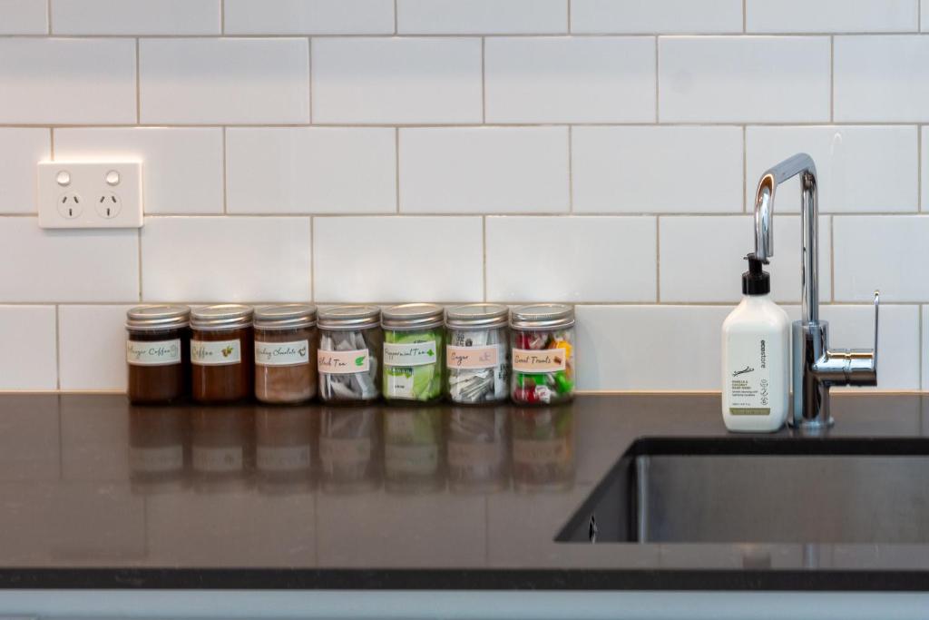 Central Christchurch Apartment with Parking - Resim 27