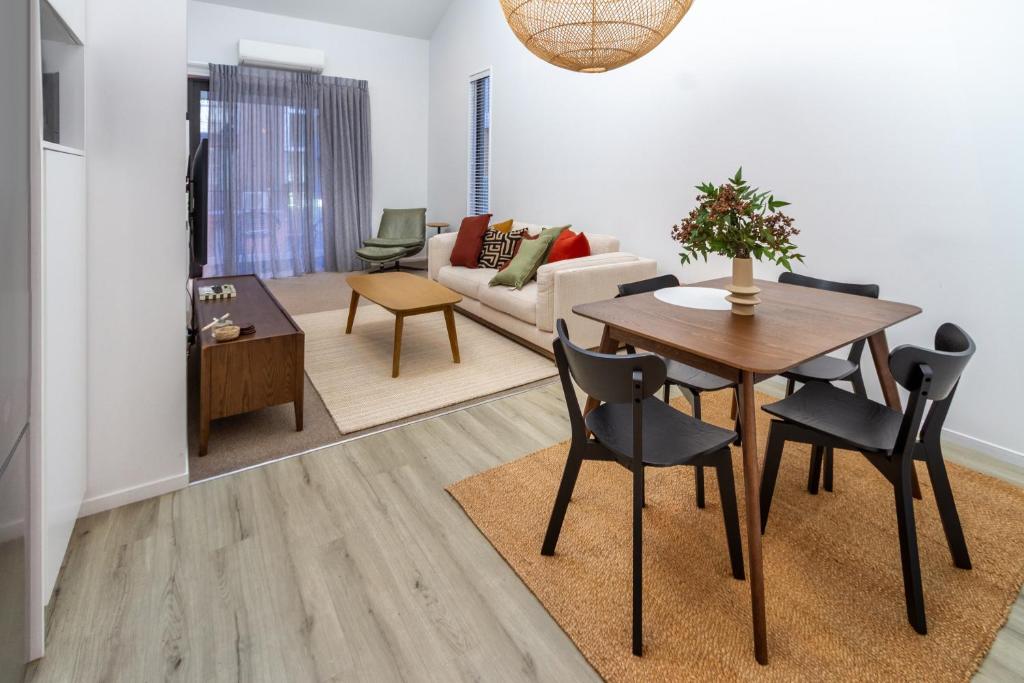 Central Christchurch Apartment with Parking - Resim 29