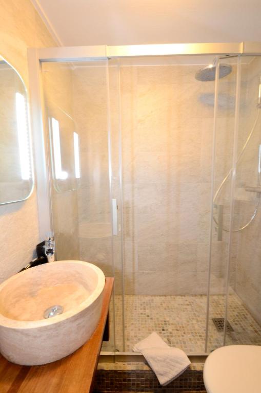 Koupelna v ubytování Green hotels Confort Paris 13