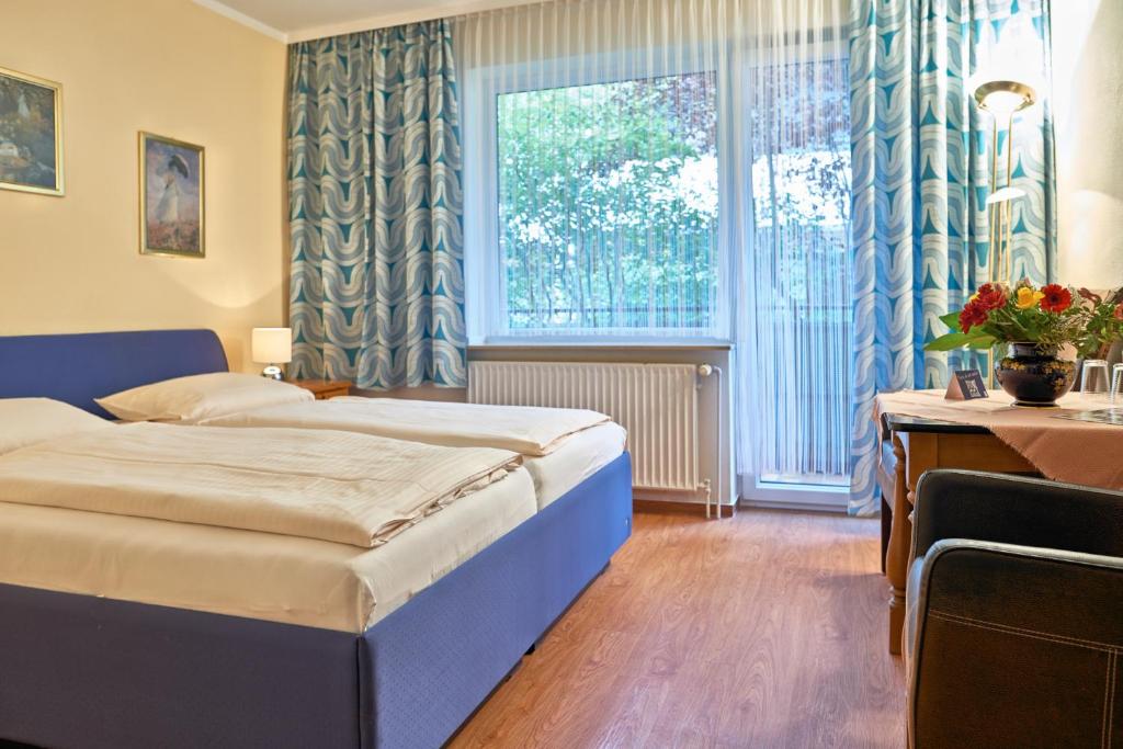 Postel nebo postele na pokoji v ubytování Hotel-Pension Elfi