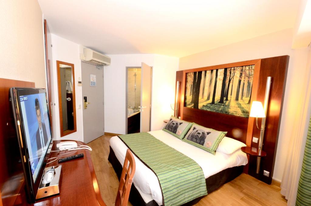 Postel nebo postele na pokoji v ubytování Green hotels Confort Paris 13