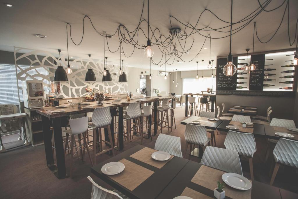 Restaurace v ubytování Hôtel Karène