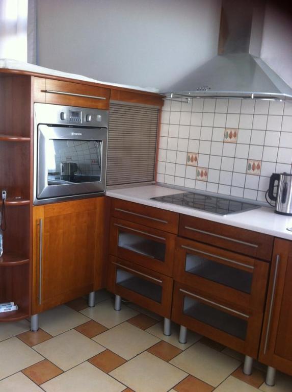 Kuchyňa alebo kuchynka v ubytovaní Mieszkanie w Centrum Olesna