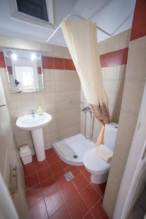 a bathroom with a toilet and a sink at Pension Barbara in Katapola