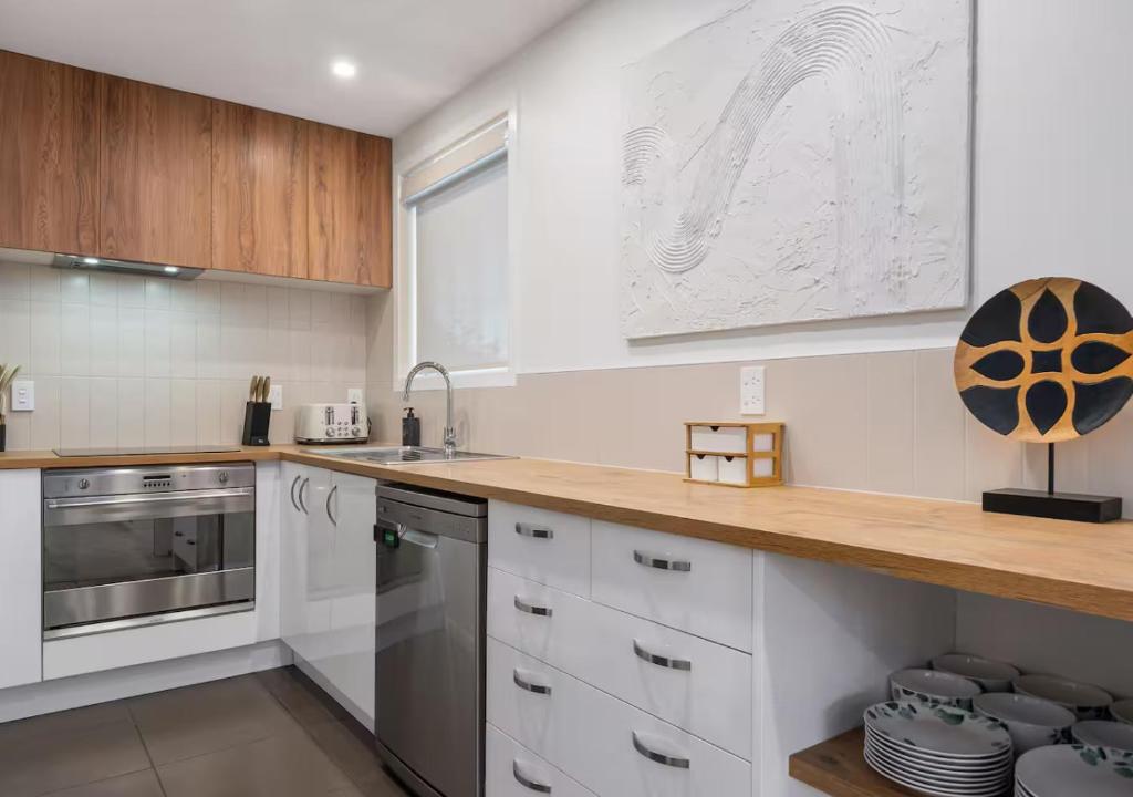 Charming Central Stay - Cosy Comfort and Free Parking - Resim 9