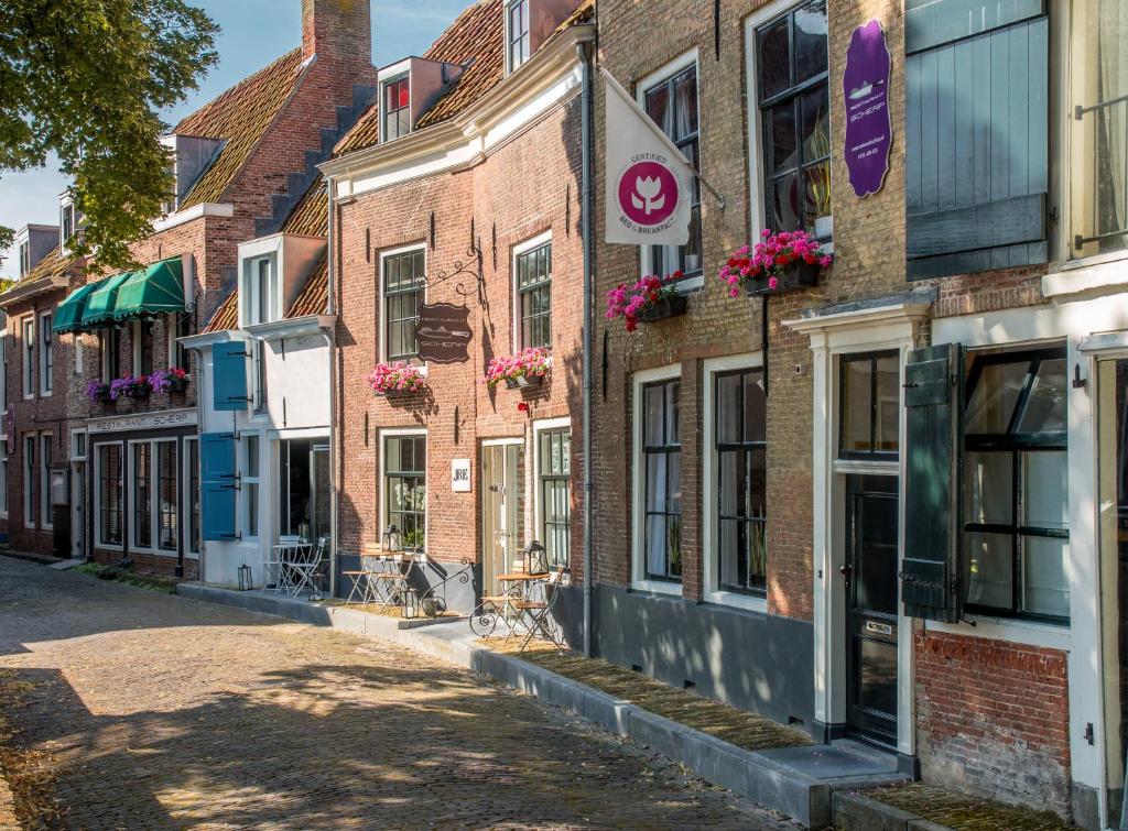 una calle en el casco antiguo de Bruges en Slapen bij Scherp en Middelburg