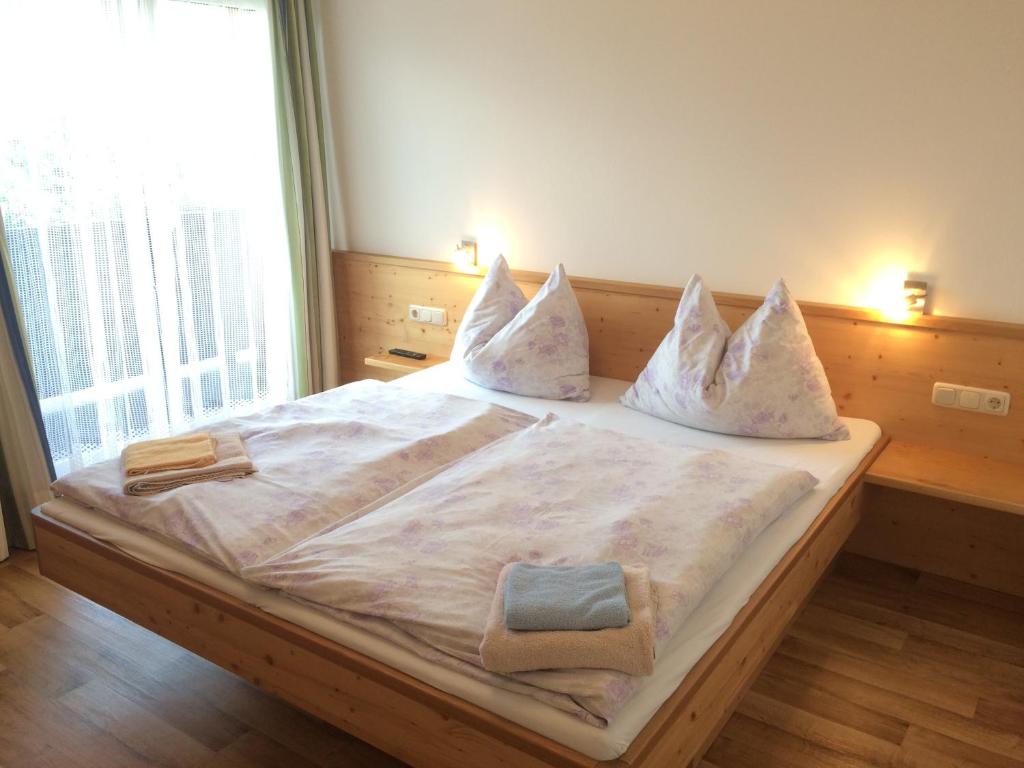 Postel nebo postele na pokoji v ubytování Gasthof Tennenblick