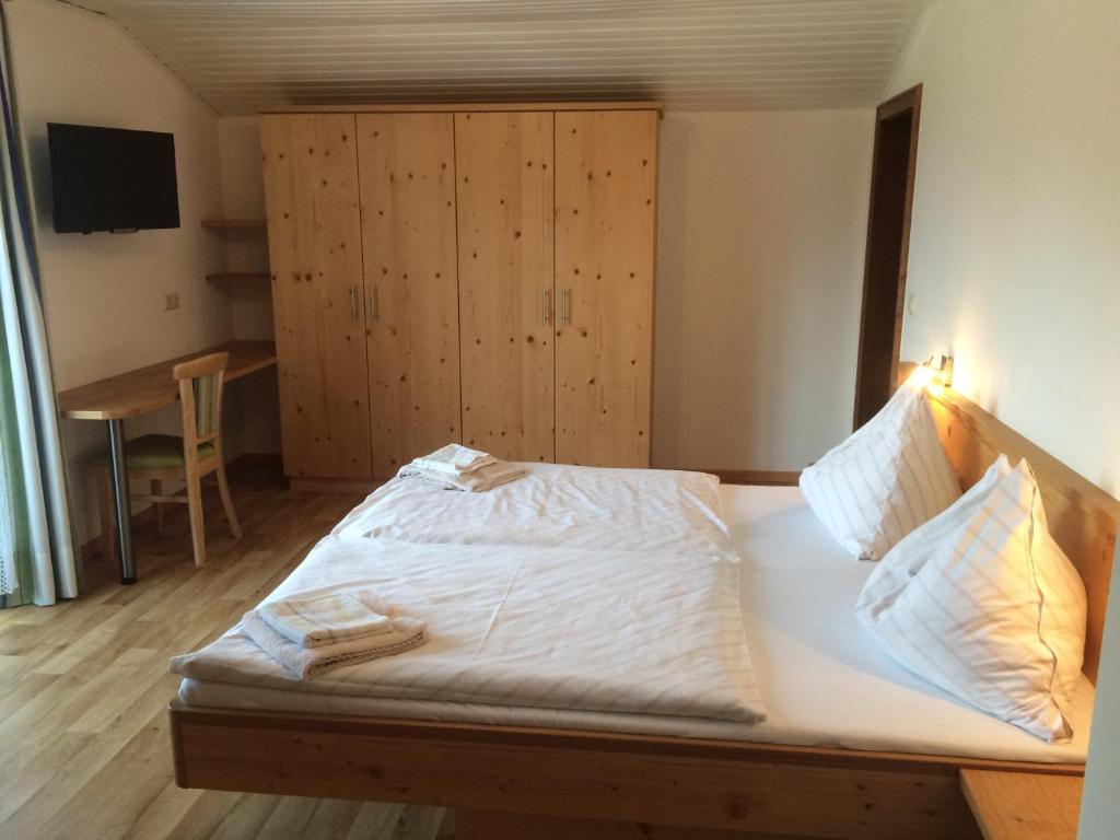 Postel nebo postele na pokoji v ubytování Gasthof Tennenblick