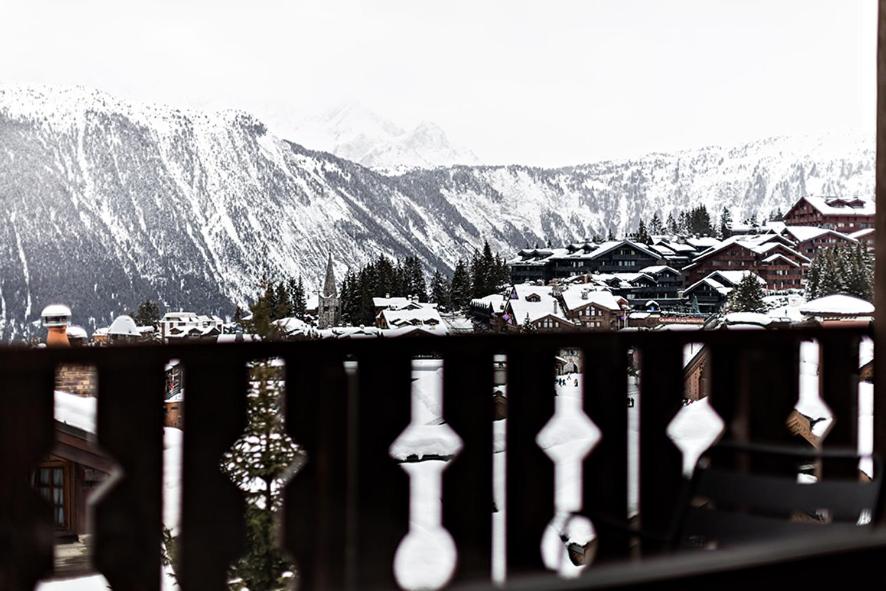 Nespecifikovaný výhled na hory nebo výhled na hory při pohledu z hotelu