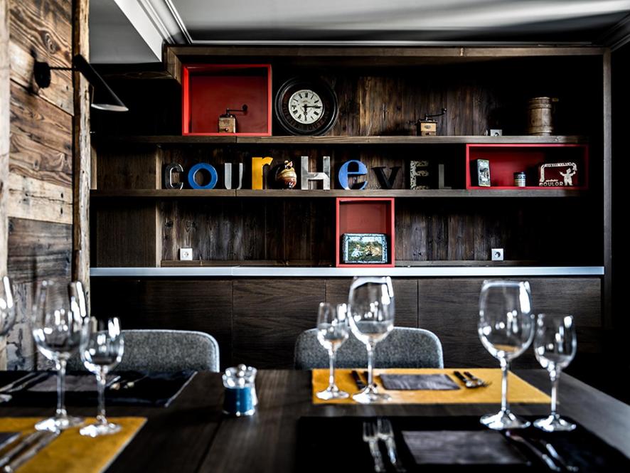 Nápoje v ubytování Les Trois Vallées, a Beaumier hotel