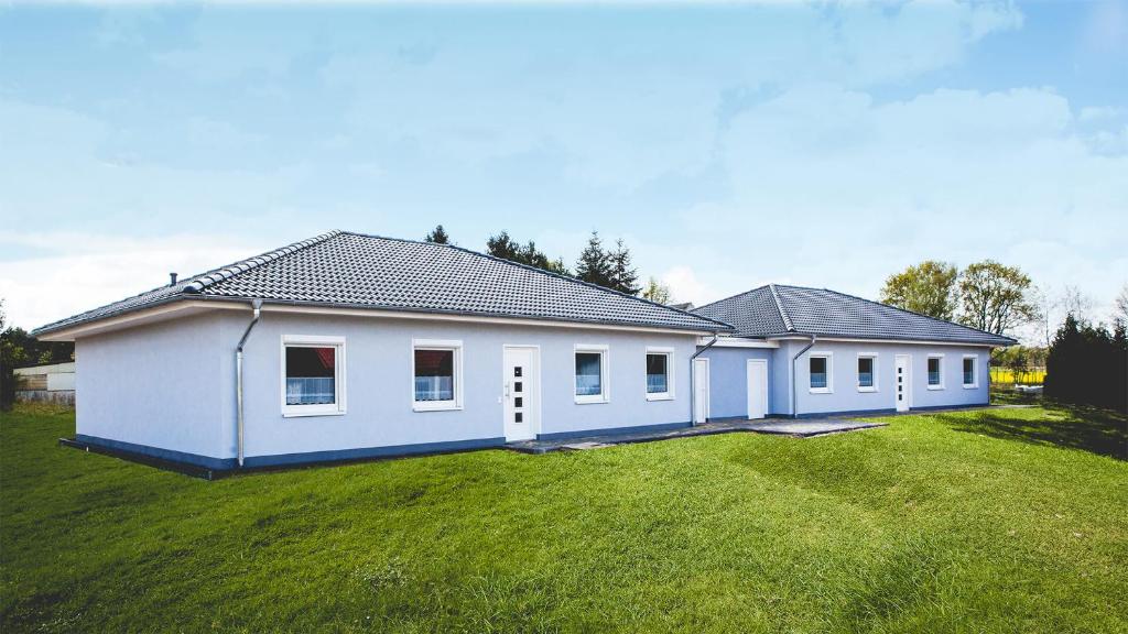 a large white house with a large yard at Ferienhaus Friedrichsmilde in Arendsee