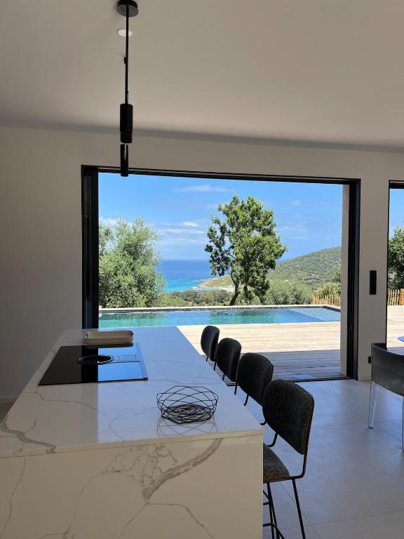 Villa Antoine, piscine & vue mer magique