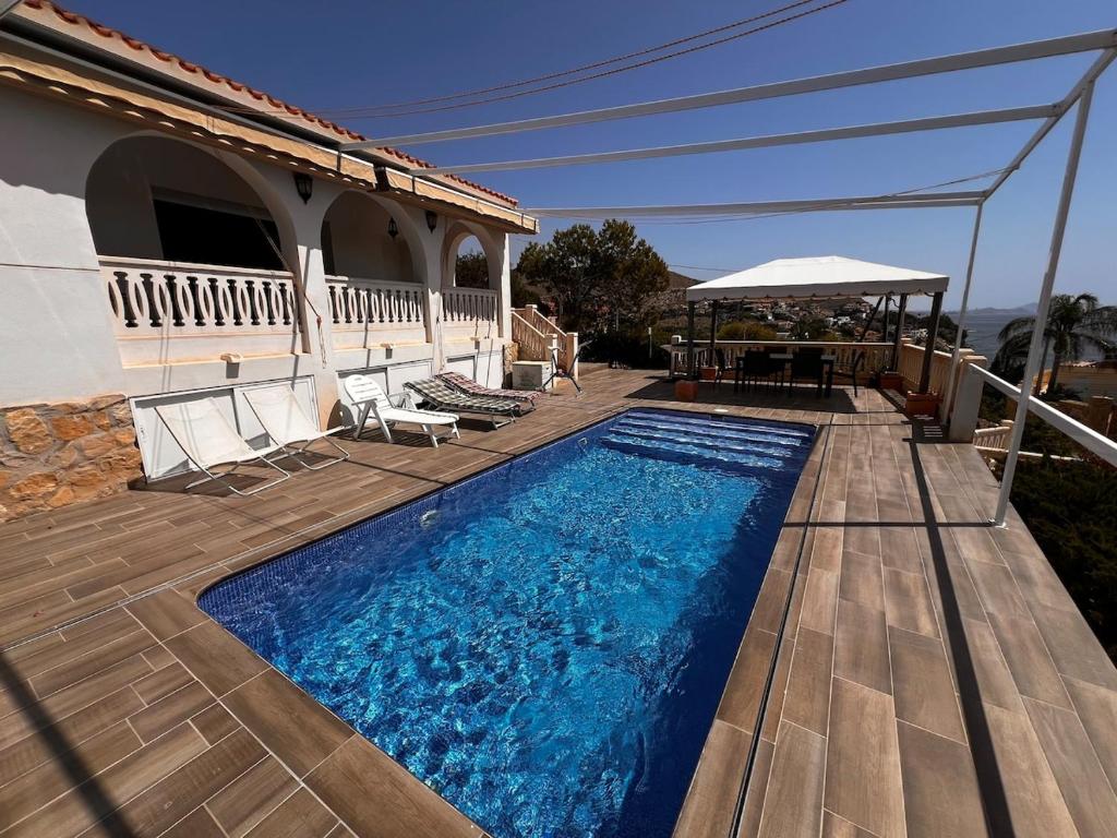 Villa with private pool, only 7 min to the beach