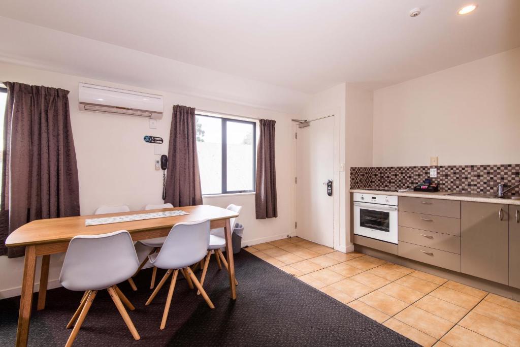 298 Westside Motor Lodge - Resim 36