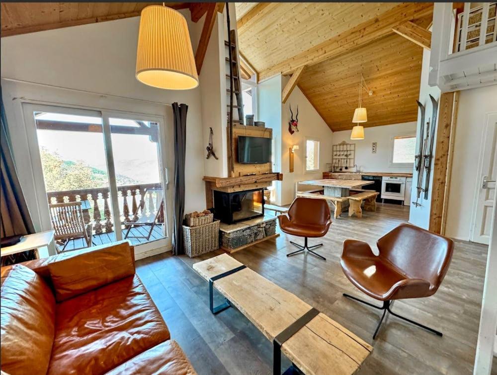 Χώρος καθιστικού στο L'ours Et L'ange