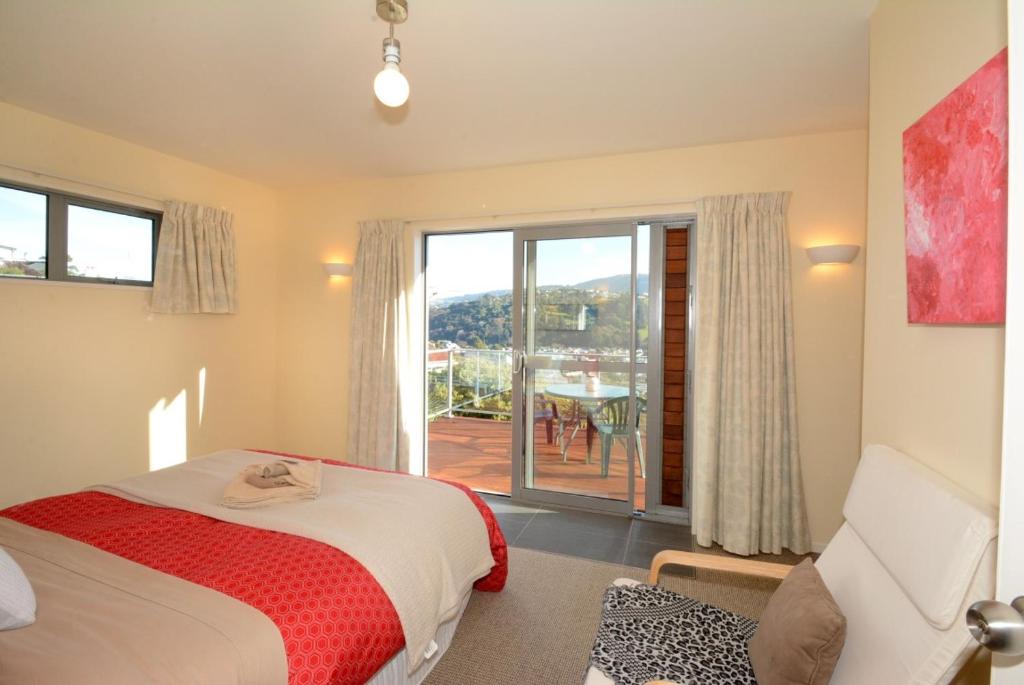 Sleep on the Steepest Street in the World! - Resim 1