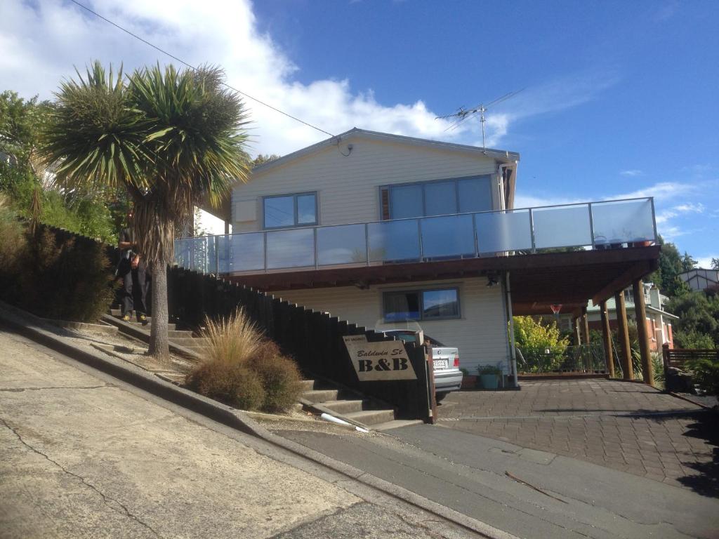 Sleep on the Steepest Street in the World! - Resim 9
