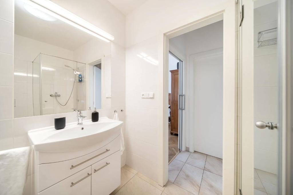 At the Three Princes - 10