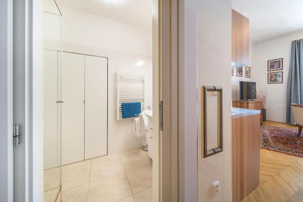 At the Three Princes - 12