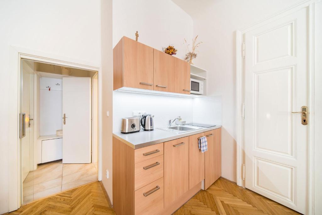 At the Three Princes - 9