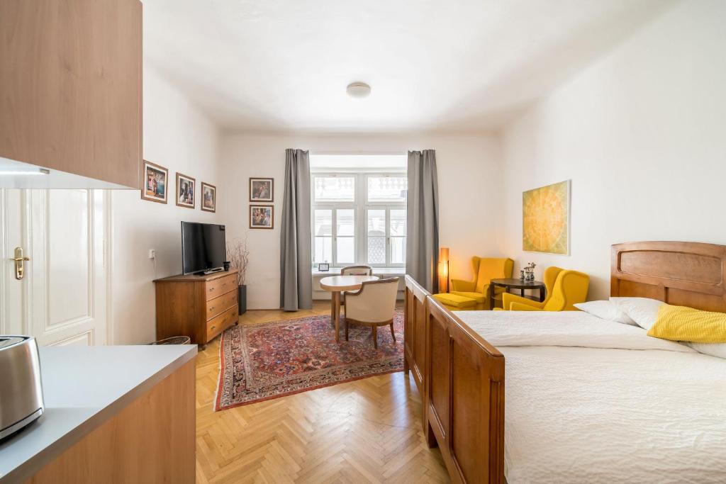 At the Three Princes - 4