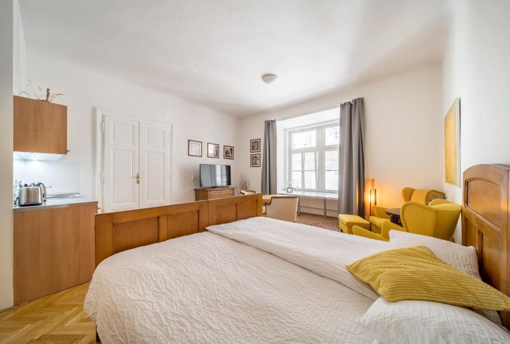 At the Three Princes - 6