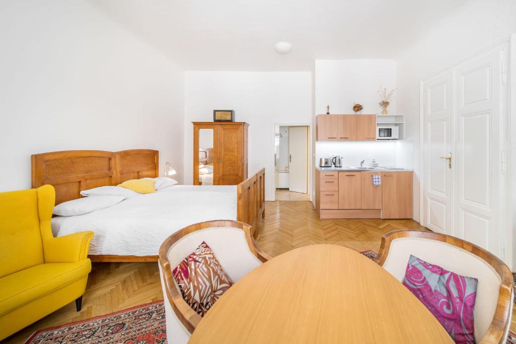 At the Three Princes - 3