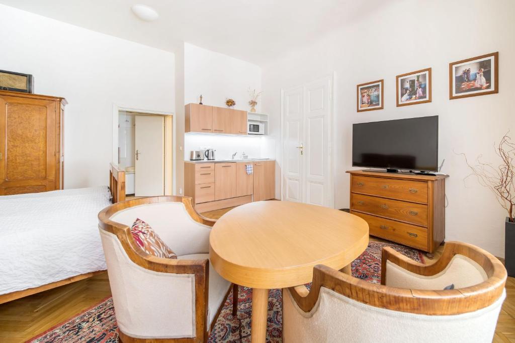 At the Three Princes - 5