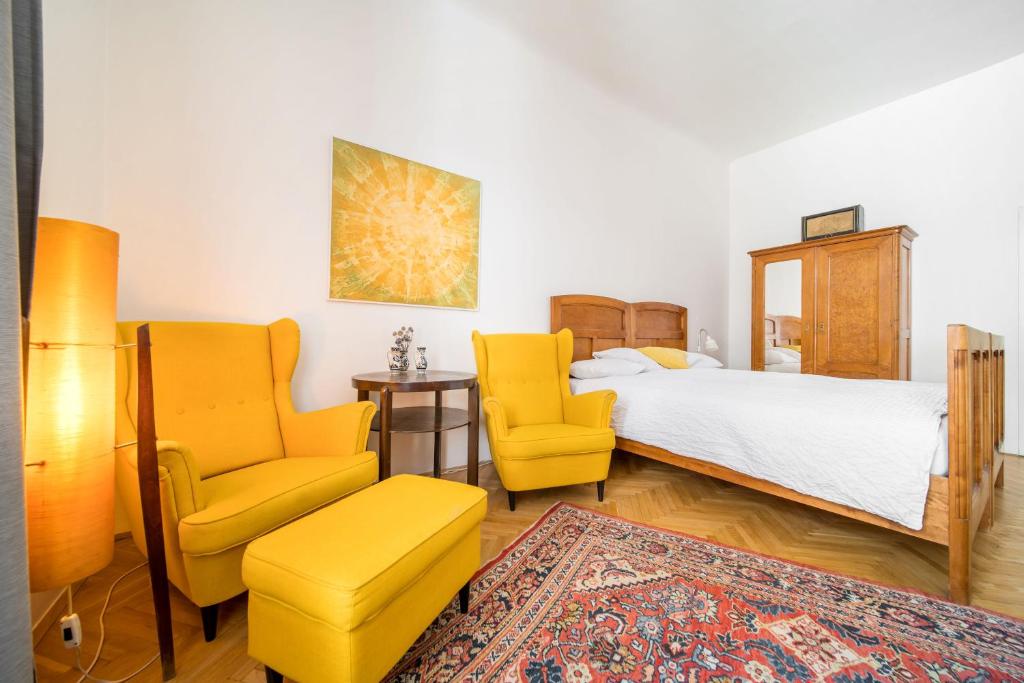 At the Three Princes - 1