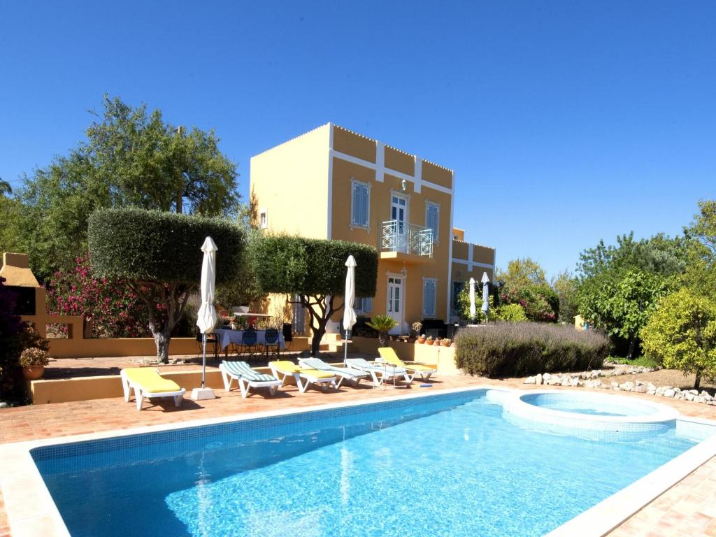 Elegant Loulé Mansion with Pool