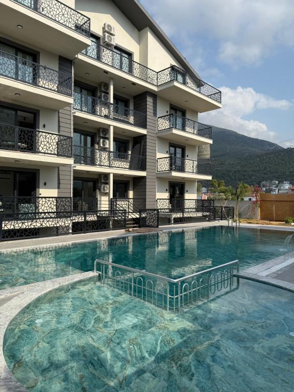 Kolam renang di atau dekat dengan Serenity Suites
