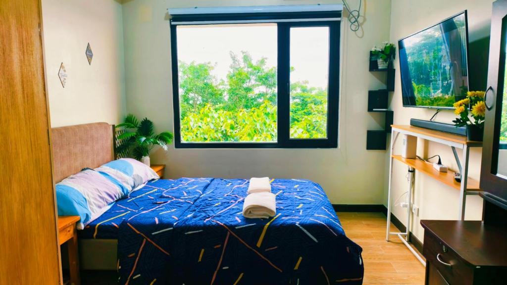 Postel nebo postele na pokoji v ubytování Cozy Corner at Paseo Verde with Free On-Site Private Parking