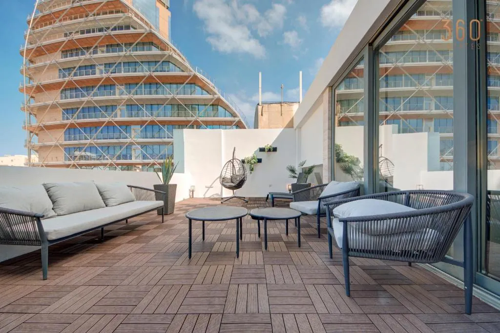 A lovely 2BR penthouse in St Julians, PV with WIFI by 360 Estates