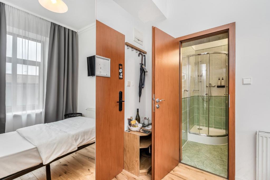 Pytloun Self Check-in Hotel Liberec - Resim 3