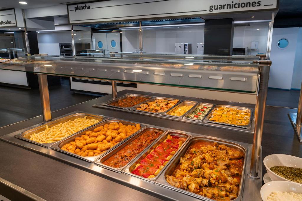 Comida en o cerca de este hotel