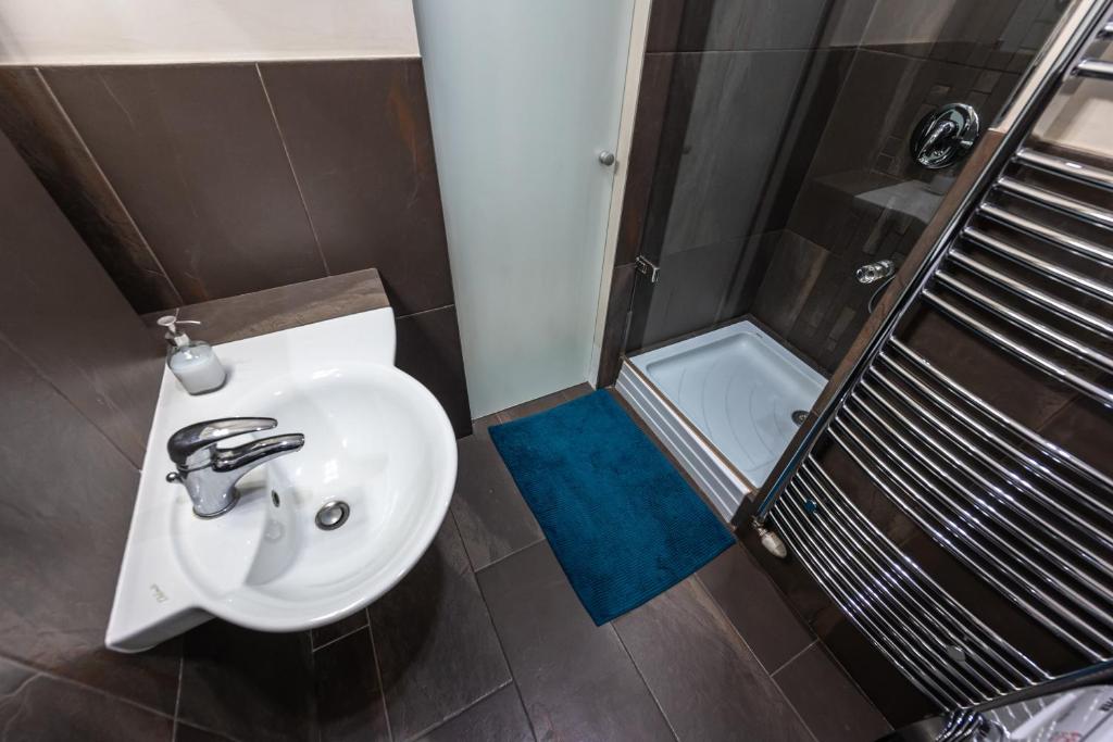 Spacious elegant apartment at the Old Town Square