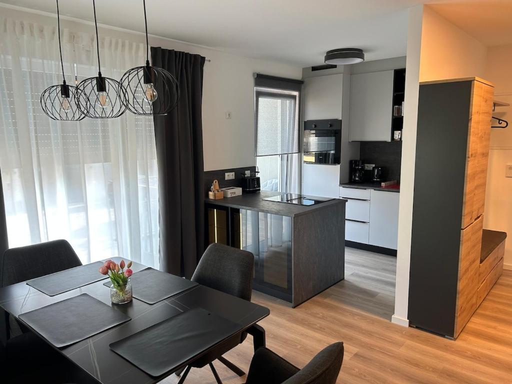 Dapur atau dapur kecil di Bamberg apartment, new building, balcony, parking