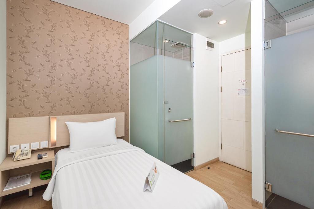 Whiz Prime Hotel Sudirman Cilacap - Single Room