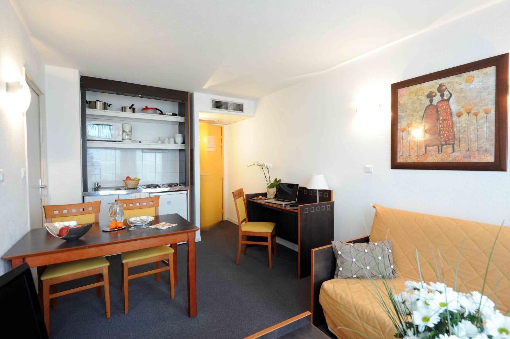 Area soggiorno di Aparthotel Adagio Access Toulouse Jolimont