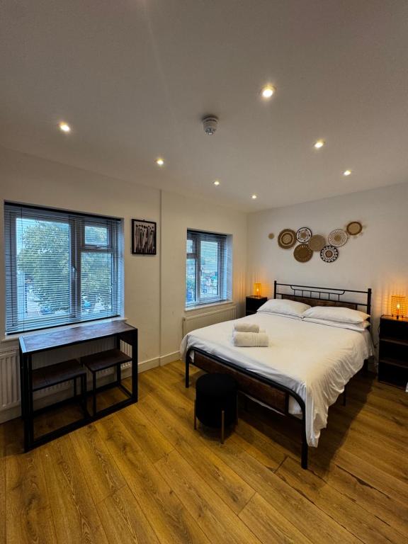 Townhouse Studio with Kitchen & Ensuite - Great Location - Resim 1