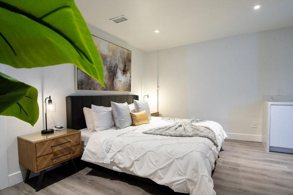 Ένα ή περισσότερα κρεβάτια σε δωμάτιο στο Lux Escape 2: Views Spa Games Safari Tent Golf